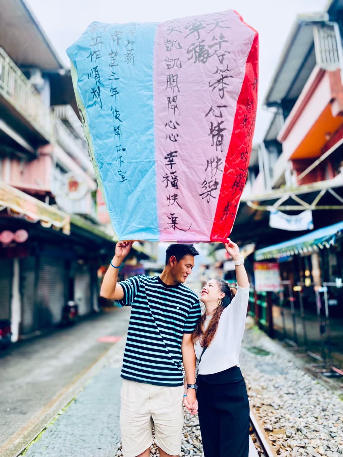 十分老街放天燈體驗