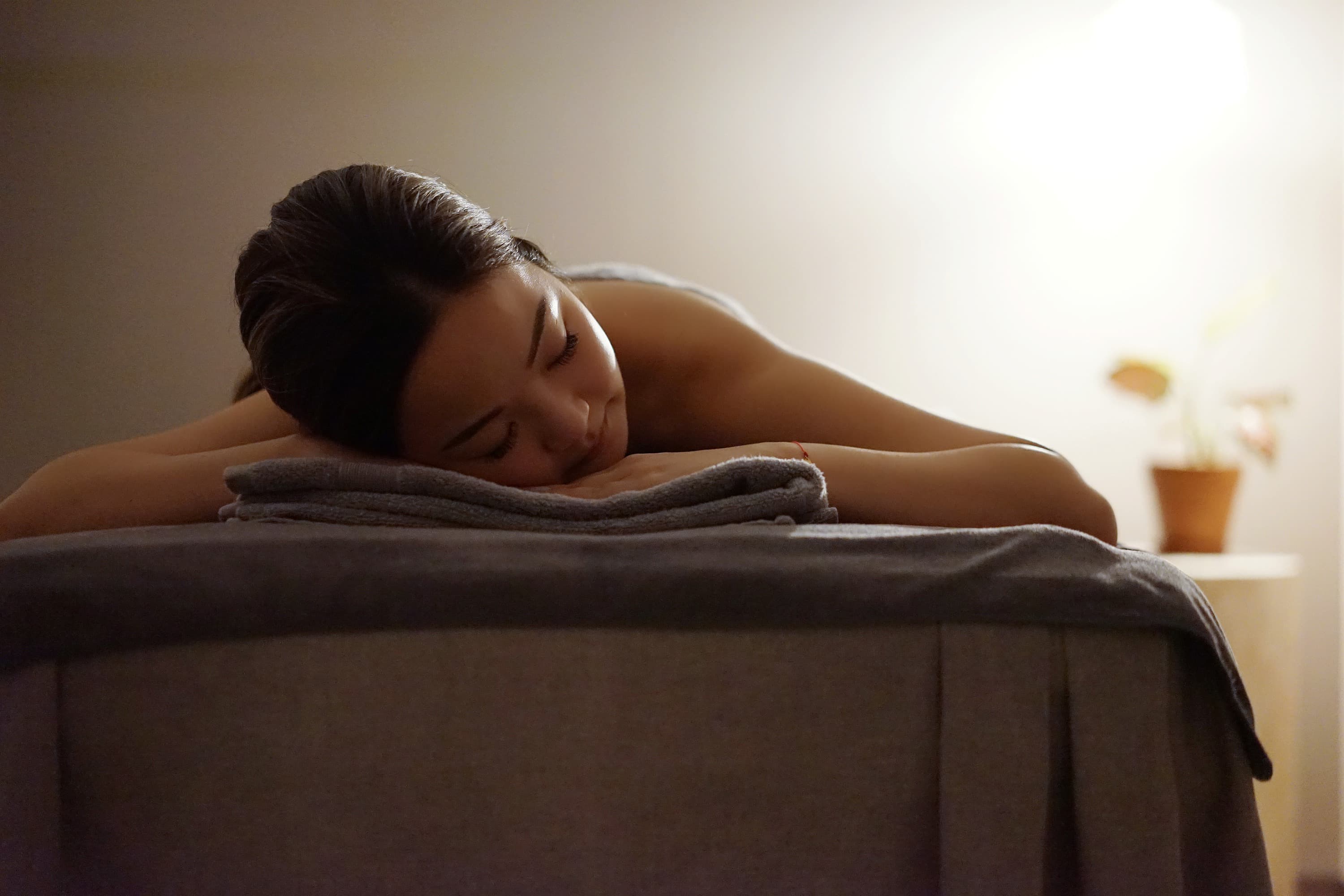 Shh Massage 按摩及SPA體驗｜全身淋巴排毒按摩、熱石按摩、推油按摩｜銅鑼灣、尖沙咀、沙田